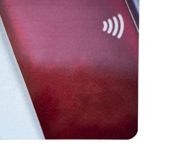 银行工资卡的非现金支付特写白色孤立的背景图片下载