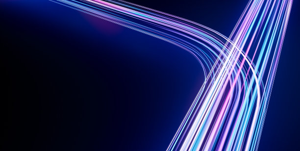 未来充满活力的蓝紫色速度灯，抽象的时间流逝高速车灯轨迹运动效果在夜间3d渲染，动态霓虹灯曲线图片下载