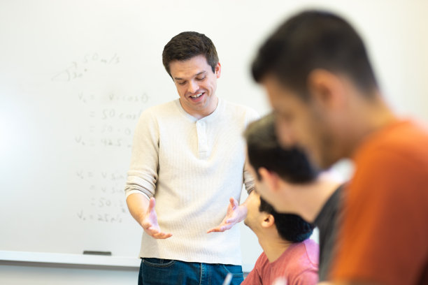 医学生导师-大学生会议室学习医学-小组教学-自习室-医学生图片下载