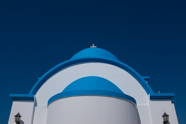 有蓝色圆顶的希腊东正教教堂图片下载