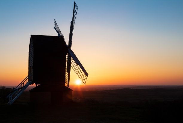 传统的日落风车图片下载