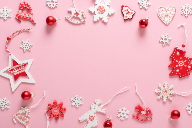 圣诞构图以红白相间的圣诞树生态玩具为框架形式图片下载