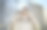 年轻女人带着一个大音箱图片下载