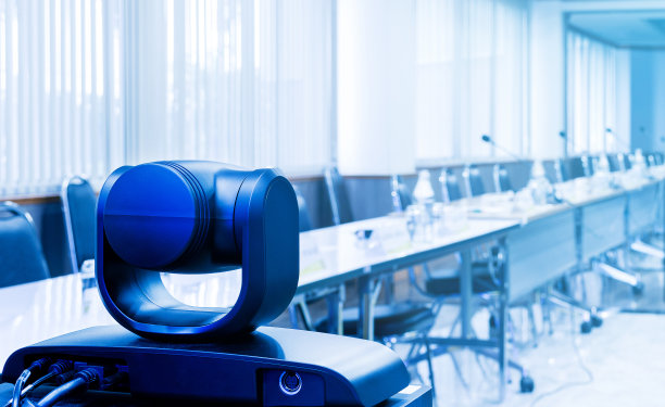 在会议室举行视频会议图片下载