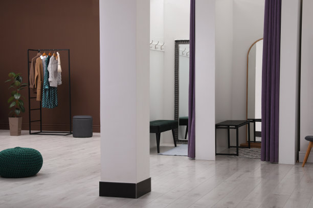 时装店的试衣间空无一人。时尚的室内图片下载