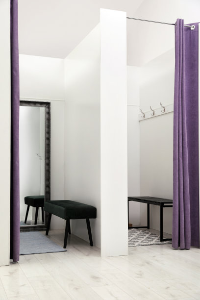 时装店的试衣间空无一人。时尚的室内图片下载