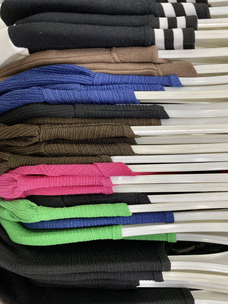 女式衣服和女式衬衫。图片下载