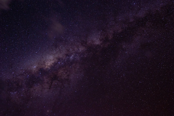 夜晚的照片与紫色的星空图片下载