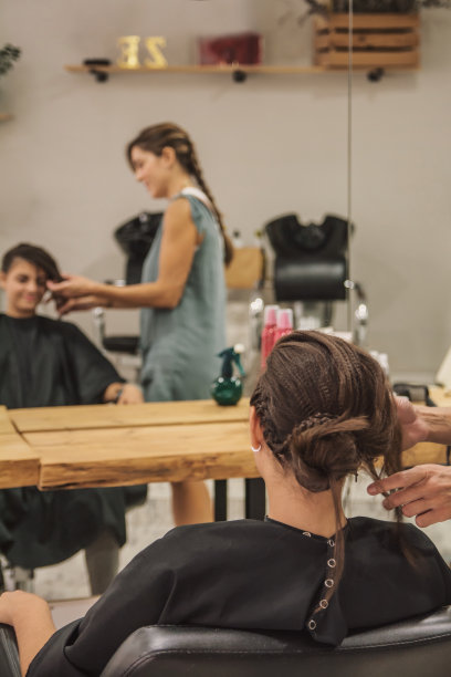 美容院理发师图片下载