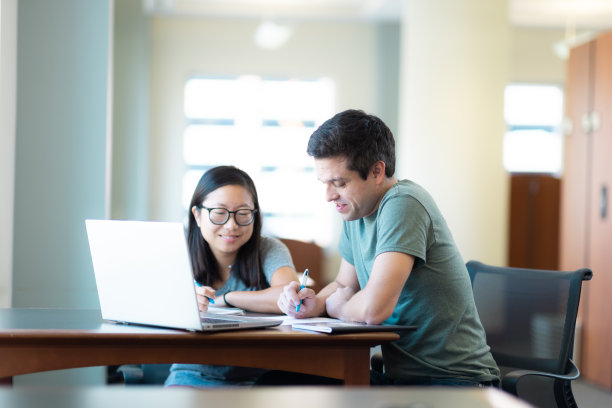 个人私人导师-学生学习-一对一教学-图书馆-笔记本电脑图片下载