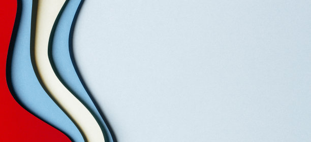 抽象彩纸纹理背景。最小的剪纸风格组成层的几何形状和线在红色和浅蓝色。俯视图图片下载