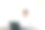 工作室拍摄的微笑兴奋的年轻人看着笔记本电脑屏幕，感到惊讶的电子邮件与好消息在办公桌上白色孤立的背景。图片下载