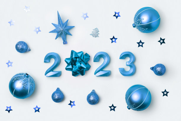 2023白色表格上的蓝色数字。现代新年背景。创意贺卡。平铺，俯视图，复制空间。旗帜设计。最小的节日模拟数字。庆祝节日的时间图片下载