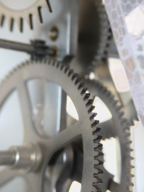 利用齿轮(表、摆、钟、钟等)机械测量时间的设备。图片下载