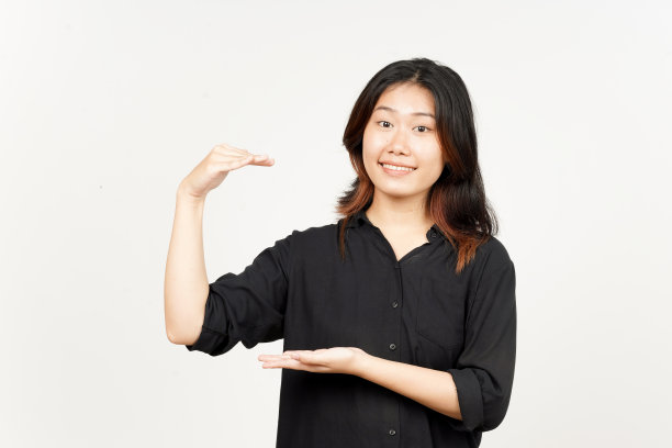 测量和显示大标志产品美丽的亚洲妇女孤立在白色背景图片下载