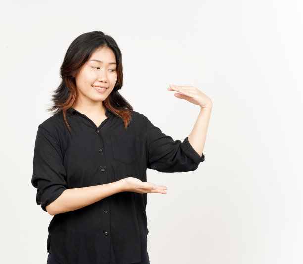 测量和显示大标志产品美丽的亚洲妇女孤立在白色背景图片下载