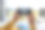 男子躺在货车上用手机拍照图片下载