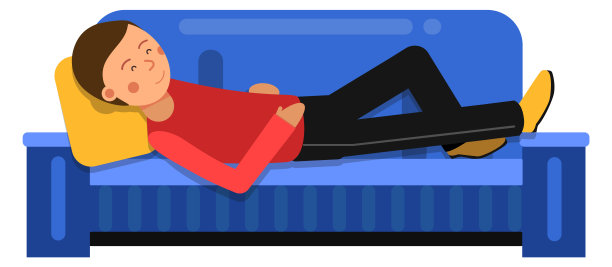 男人在沙发上休息。男人睡在家里的沙发上图片下载