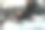 裁剪照片的女人在家里的卧室里使用笔记本电脑。人与技术的概念。图片下载