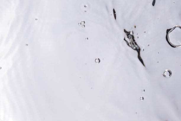 水下气泡纹理的白色背景。有气泡的水。水下气泡图片下载