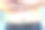一个穿着牛仔裤的男人裸露着躯干和小肚子，特写了超重身体的正面概念图片下载