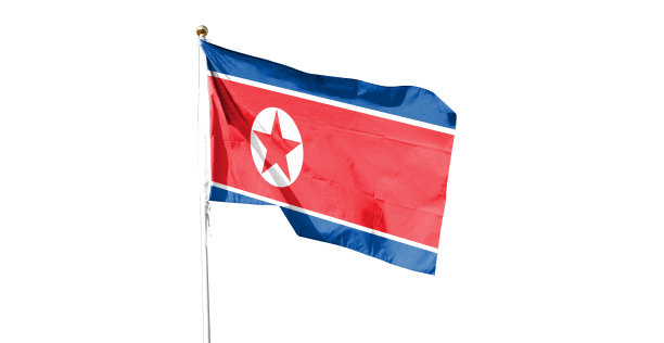 朝鲜国旗修剪路径孤立在白色背景。飘扬的旗帜的特写。带有空格的文本框。图片下载