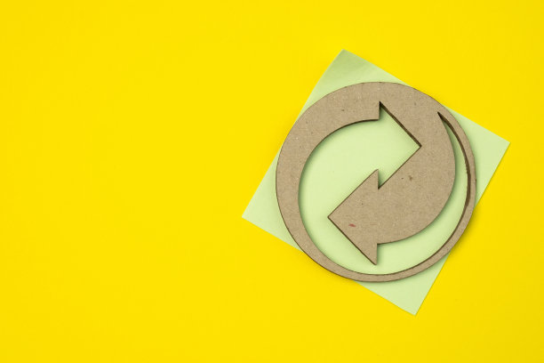 欧洲回收符号从纸板和纸包装与复制空间。图片下载