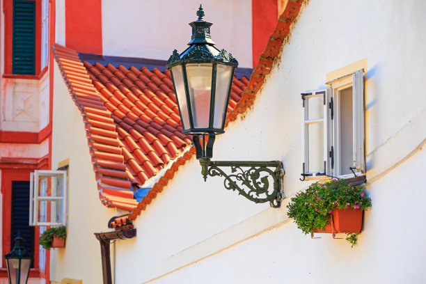 布拉格Hradcany历史区Novy set古街的街灯图片下载