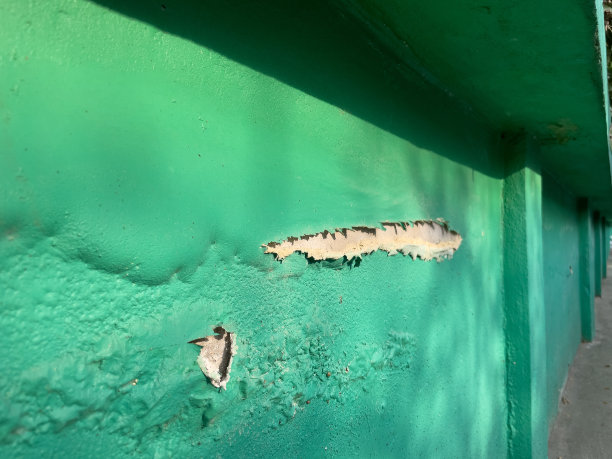 阳光照在墙上。图片下载