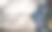 男人的设置在木制背景和复制空间。图片下载