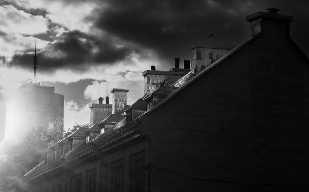 老魁北克的屋顶在阳光下闪耀着黑白相间的光芒图片下载