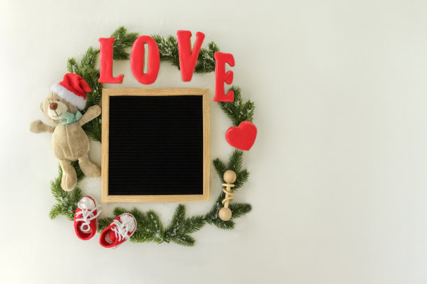 冬季社交媒体怀孕公告。公告板公告。新年宝宝公告背景与模糊。有选择性的重点图片下载