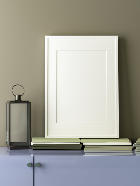 挂在墙上的相框，配有储物柜和花瓶图片下载