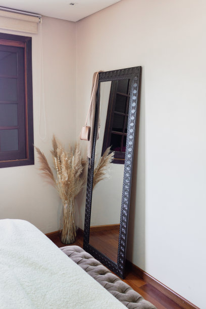 带镜子的卧室装饰图片下载