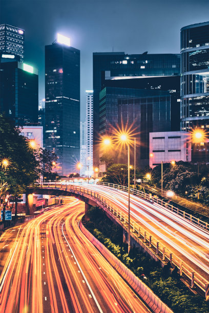 香港夜间的街道交通图片下载