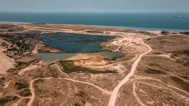 采石场鸟瞰图。无人机在土耳其萨里耶尔的基西尔卡亚采石场拍摄的照片图片下载