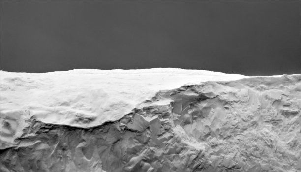 漂浮在南极洲的冰山图片下载