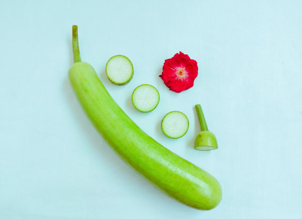 长葫芦南瓜(lauki doodhi dudhi)绿色藤蔓蔬菜新鲜的有机食品整体和切片农业特写视图图像照片图片下载