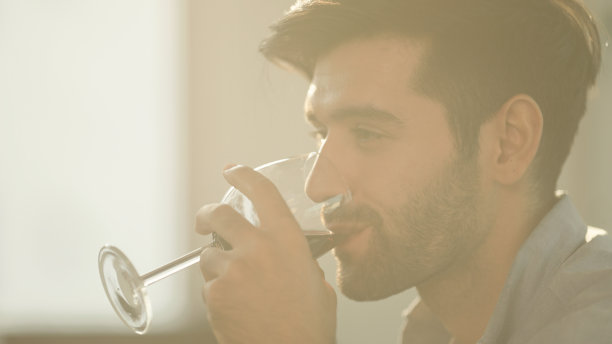 朋友们组织了一个私人聚会。图片下载