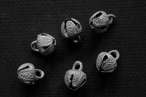 黑白照片Ghungroo Peegli印度女子铜管传统古典舞蹈图片下载