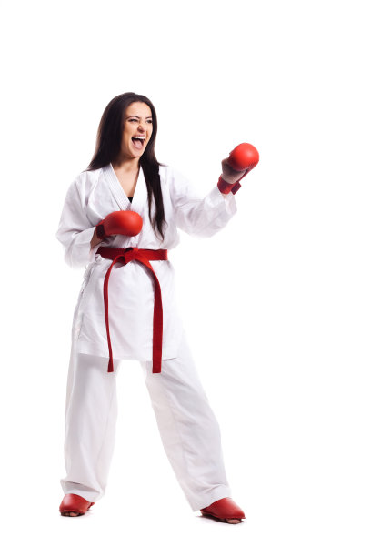 穿着和服和红色手套的女孩在白色背景下练习空手道图片下载