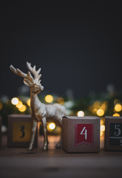 美丽的降临节日历，三个有数字的盒子。图片下载