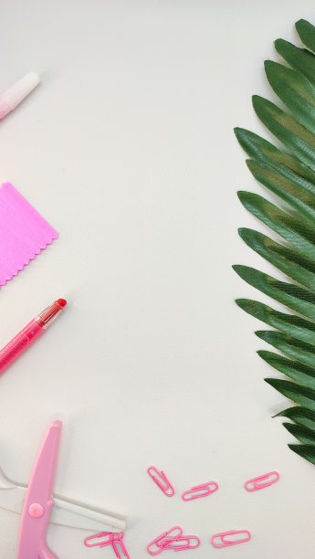 平铺，俯视办公桌椅。图片下载