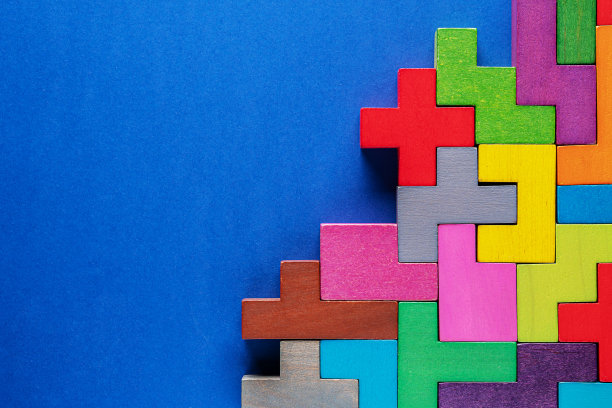 蓝色背景上的几何图形。图片下载