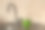 乌克兰一间公寓的厨房水槽上放着一个刻有西瓜图案的杯子，赫尔森解放，乌克兰战争图片下载