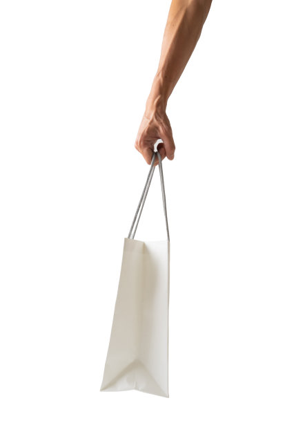 男子拿着纸购物袋在whie图片下载