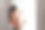 年轻美丽的女士呼吸和平冥想普拉提瑜伽放松看窗外图片下载
