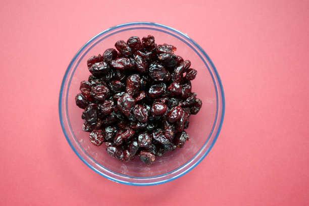 桌子上蔓越莓干的细节照片图片下载