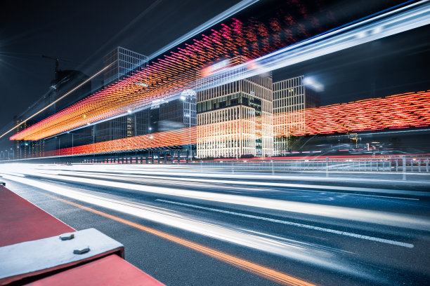 杭州大桥上的动态模糊汽车图片下载