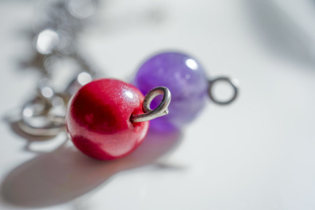 微距镜头。关闭念珠为背景图片下载